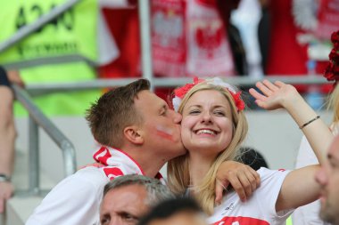 Moskova, Rusya - 19th Haziran 2018: FIFA Dünya Kupası Rusya 2018, H Grubu, futbol tribünlerde Polonya ve Senegal taraftarlara Polonya vs Senegal Moscow Spartak Stadyumu arasında eşleme.