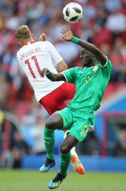 Moskova, Rusya - 19th Haziran 2018: Jan Bednarek, Şeyh n'Doye eylem sırasında FIFA Dünya Kupası Rusya 2018, H Grubu, futbol maç Polonya vs Senegal Spartak Stadium Moskova arasında