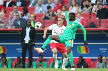 Moskova, Rusya - 19th Haziran 2018: Polonya vs Senegal Spartak Stadium Moskova arasında Lukasz Piszczek, eylem sırasında FIFA Dünya Kupası Rusya 2018, H Grubu, futbol M'Baye Niang eşleme