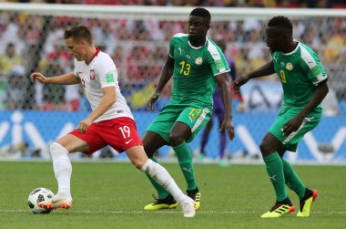 Moskova, Rusya - 19th Haziran 2018: Piotr Zielinski, Alfred N'Diaye eylem sırasında FIFA Dünya Kupası Rusya 2018, H Grubu, futbol Polonya vs Senegal Spartak Stadium Moskova arasında eşleme