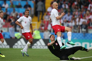 Moskova, Rusya - 19th Haziran 2018: Michael Pazdan, Wojciech Szczesny eylem sırasında FIFA Dünya Kupası Rusya 2018, H Grubu, futbol Polonya vs Senegal Spartak Stadium Moskova arasında eşleme