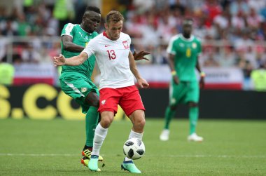 Moskova, Rusya - 19th Haziran 2018: Mame Diouf, Marciel Rybus eylem sırasında FIFA Dünya Kupası Rusya 2018, H Grubu, futbol Polonya vs Senegal Spartak Stadium Moskova arasında eşleme