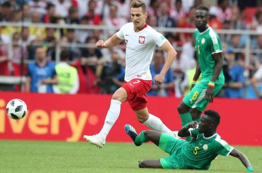 Moskova, Rusya - 19th Haziran 2018: Arkadiusz Milik, Idrissa Gueye eylem sırasında FIFA Dünya Kupası Rusya 2018, H Grubu, futbol Polonya vs Senegal Spartak Stadium Moskova arasında eşleme