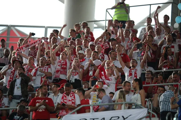 Moskova, Rusya - 19th Haziran 2018: FIFA Dünya Kupası Rusya 2018, H Grubu, futbol tribünlerde Polonya ve Senegal taraftarlara Polonya vs Senegal Moscow Spartak Stadyumu arasında eşleme.