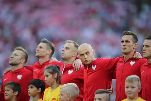 Moskova, Rusya - 19th Haziran 2018: Polonya oyuncular Milli Marşı FIFA Dünya Kupası Rusya 2018, H Grubu, futbol sırasında Polonya vs Senegal Spartak Stadium Moskova arasında eşleme