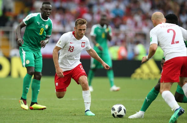 Moskova, Rusya - 19th Haziran 2018: Mame Diouf, Marciel Rybus eylem sırasında FIFA Dünya Kupası Rusya 2018, H Grubu, futbol Polonya vs Senegal Spartak Stadium Moskova arasında eşleme