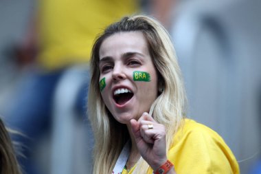 22.06.2018. Saint Petersburg, Rusya: Brezilyalı hayranları Stand FIFA Dünya Kupası Rusya 2018, E Grubu, futbol maç arasında Brezilya V Costarica Saint Petersburg Stadyumu.