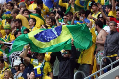 22.06.2018. Saint Petersburg, Rusya: Brezilyalı hayranları kutlamak zafer FIFA Dünya Kupası Rusya 2018, E Grubu, futbol Brezilya V Costarica Saint Petersburg Stadyumu arasında maç.