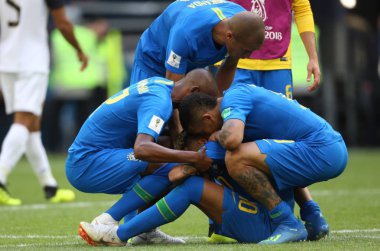 22.06.2018. Saint Petersburg, Rusya: Neymar kutlamak zaferle FIFA Dünya Kupası Rusya 2018, E Grubu, futbol maç arasında Brezilya V Costarica Saint Petersburg Stadyumu.
