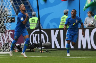 22.06.2018. Saint Petersburg, Rusya: Neymar Skor Gol kutlamak ve FIFA Dünya Kupası Rusya 2018, E Grubu, futbol Brezilya V Costarica Saint Petersburg Stadyumu arasında eşleme.