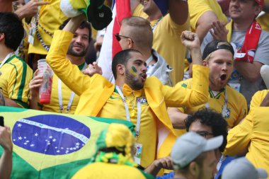22.06.2018. Saint Petersburg, Rusya: Brezilyalı hayranları kutlamak zafer FIFA Dünya Kupası Rusya 2018, E Grubu, futbol Brezilya V Costarica Saint Petersburg Stadyumu arasında maç.