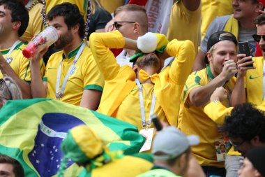 22.06.2018. Saint Petersburg, Rusya: Brezilyalı hayranları kutlamak zafer FIFA Dünya Kupası Rusya 2018, E Grubu, futbol Brezilya V Costarica Saint Petersburg Stadyumu arasında maç.