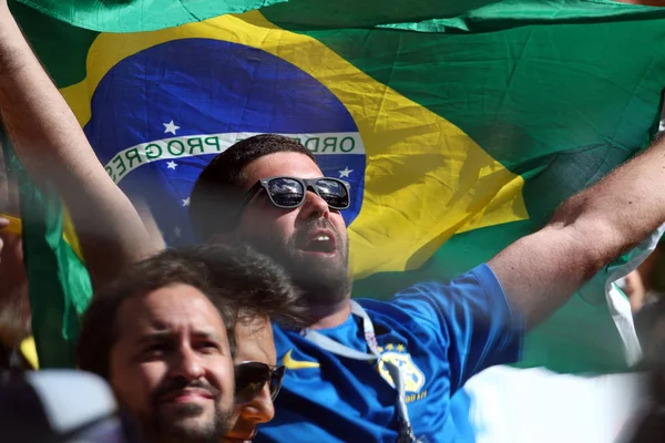 2018 Petrohrad Ruské Brazilské Fanoušky Oslavit Vicotry Mistrovství Světa Fotbale — Stock fotografie