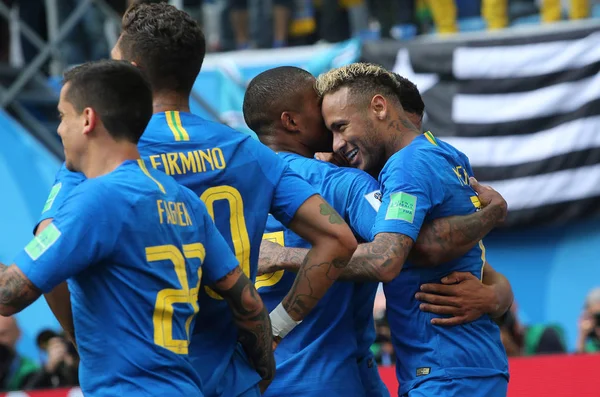 22.06.2018. Saint Petersburg, Rusya: Neymar Skor Gol kutlamak ve FIFA Dünya Kupası Rusya 2018, E Grubu, futbol Brezilya V Costarica Saint Petersburg Stadyumu arasında eşleme.