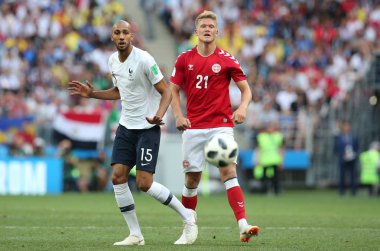 26.06.2018. Moskova, Rusya: Danimarka V Fransa Luzhniki Stadı Moskova arasında Andreas Cornelius, Steven Nzonzi eylem sırasında FIFA Dünya Kupası Rusya 2018, C grubu, futbol maç.