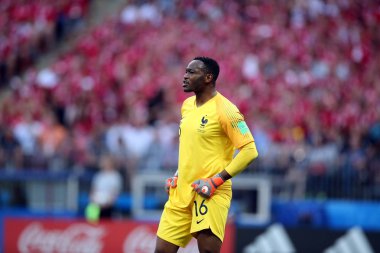 26.06.2018. Moskova, Rusya: Steva Mandanda Kongo eylem sırasında FIFA Dünya Kupası Rusya 2018, C grubu, futbol maç arasında Danimarka V Fransa Moskova'da Lujniki Stadyumu.