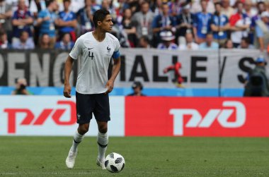 26.06.2018. Moskova, Rusya: Raphael Varane eylem sırasında FIFA Dünya Kupası Rusya 2018, C grubu, futbol maç arasında Danimarka V Fransa Moskova'da Lujniki Stadyumu.