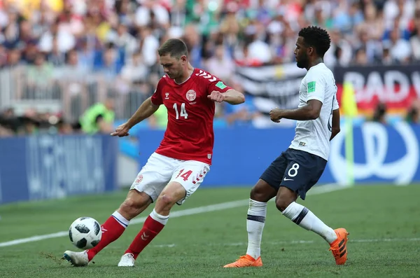 26.06.2018. Moskova, Rusya: Danimarka V Fransa Luzhniki Stadı Moskova arasında Henrik Dalsgaard, Thomas Lemar eylem sırasında FIFA Dünya Kupası Rusya 2018, C grubu, futbol maç.