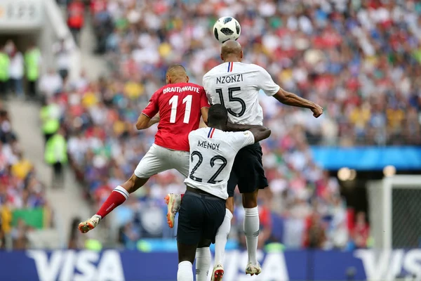 26.06.2018. Moskova, Rusya: Martin Braithwaite, Steven Nzonzi FIFA Dünya Kupası Rusya 2018, C grubu, futbol sırasında eylem Danimarka V Fransa Luzhniki Stadı Moskova arasında eşleme.