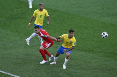27.06.2018. Moskova, Rusya: Dusan Tadiç, Philippe Coutinho FIFA Dünya Kupası Rusya 2018, E Grubu, futbol sırasında eylem Sırbistan Vs Brezilya yılında Spartak stadyumu Moskova'da arasında eşleme.