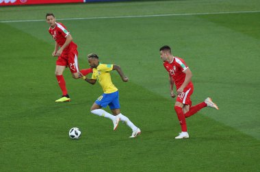 27.06.2018. Moskova, Rusya: Sırbistan Vs Brezilya yılında Spartak stadyumu Moskova'da arasında Neymar, Savic eylem sırasında futbol FIFA Dünya Kupası Rusya 2018, E grubu eşleme.