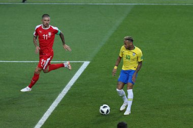 27.06.2018. Moskova, Rusya: Kolarov, Neymar, futbol FIFA Dünya Kupası Rusya 2018, E Grubu sırasında eylem Sırbistan Vs Brezilya yılında Spartak stadyumu Moskova'da arasında eşleme.