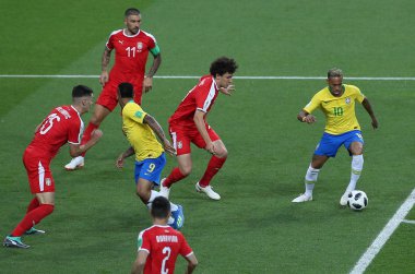 27.06.2018. Moskova, Rusya: Kolarov, Neymar, futbol FIFA Dünya Kupası Rusya 2018, E Grubu sırasında eylem Sırbistan Vs Brezilya yılında Spartak stadyumu Moskova'da arasında eşleme.