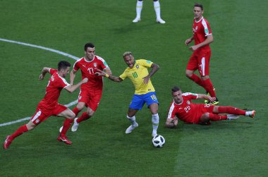27.06.2018. Moskova, Rusya: Neymar, Kostic, eylem sırasında futbol FIFA Dünya Kupası Rusya 2018, E Grubu Savic Sırbistan Vs Brezilya yılında Spartak stadyumu Moskova'da arasında eşleme.