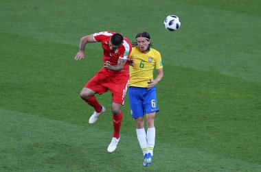 27.06.2018. Moskova, Rusça: Mitrovic, Ffilipe Luis, futbol FIFA Dünya Kupası Rusya 2018, E Grubu sırasında eylem Sırbistan Vs Brezilya yılında Spartak stadyumu Moskova'da arasında eşleme.