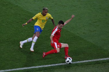 27.06.2018. Moskova, Rusya: Neymar ve Rukavina FIFA Dünya Kupası Rusya 2018, E Grubu, futbol sırasında eylem Sırbistan Vs Brezilya yılında Spartak stadyumu Moskova'da arasında eşleme.