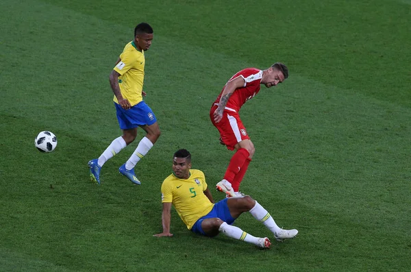 27.06.2018. Moskova, Rusça: Milinkovic-Savic, Gabriel İsa'eylemi sırasında FIFA Dünya Kupası Rusya 2018, E Grubu, futbol maç arasında Sırbistan Vs Brezilya yılında Spartak stadyumu Moskova'da.