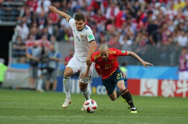 01.07.2018. Moskova, Rusya Federasyonu: Zobnin, eylem sırasında FIFA Dünya Kupası Rusya 2018, sekizlik İspanya Vs Rusya Moskova'da Lujniki Stadyumu arasındaki final futbol maçını David Silva.