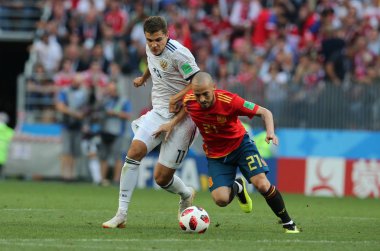 01.07.2018. Moskova, Rusya Federasyonu: Zobnin, eylem sırasında FIFA Dünya Kupası Rusya 2018, sekizlik İspanya Vs Rusya Moskova'da Lujniki Stadyumu arasındaki final futbol maçını David Silva.
