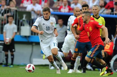 01.07.2018. Moskova, Rusya: Zobnin, eylem sırasında FIFA Dünya Kupası Rusya 2018, sekizlik İspanya Vs Rusya Moskova'da Lujniki Stadyumu arasındaki final futbol maçını Sergio Ramos.