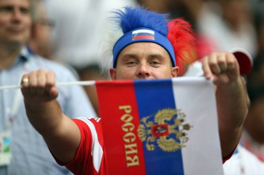 01.07.2018. Moskova, Rusya: Rusya fanlar üzerinde duruyor FIFA Dünya Kupası Rusya 2018 yılında, son futbol görüþ İspanya Vs Rusya Moskova'da Lujniki Stadyumu arasında eşleme.