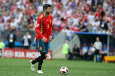 01.07.2018. Moskova, Rusya: Gerard Pique eylem sırasında FIFA Dünya Kupası Rusya 2018 görüþ son futbol İspanya Vs Rusya Moskova'da Lujniki Stadyumu arasında eşleme.