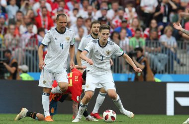 01.07.2018. Moskova, Rusya Federasyonu: Ignashevich, Cheryshev eylem sırasında FIFA Dünya Kupası Rusya 2018, sekizlik İspanya Vs Rusya Moskova'da Lujniki Stadyumu arasındaki final futbol maçını.
