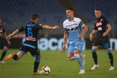 Rome, İtalya - 18 Ağustos 2018: Serie A: Mario Rui, Sergej Milinkovic-Savic S.S. Lazio Vs Napoli Roma Stadio Olimpico İtalyan Serie A maçı sırasında eylem