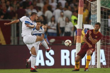 Rome, İtalya - 27 Ağustos 2018: Stadio Olimpico, Roma, İtalya. Serie A: A.S. Roma V Atalanta Roma Stadio Olimpico arasında Ali Adnan, Bryan Cristante eylem sırasında İtalyan Serie A eşleme