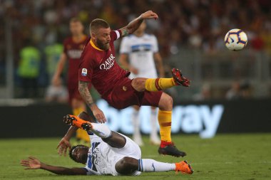 Rome, İtalya - 27 Ağustos 2018: Stadio Olimpico, Roma, İtalya. Serie A:Daniele De Rossi, Duvan Zapata A.S. Roma V Atalanta Roma Stadio Olimpico İtalyan Serie A maçı sırasında eylem