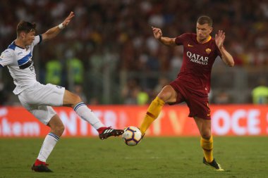 Rome, İtalya - 27 Ağustos 2018: Stadio Olimpico, Roma, İtalya. Serie A: Dzeko A.S. Roma V Atalanta Roma Stadio Olimpico İtalyan Serie A maçı sırasında eylem