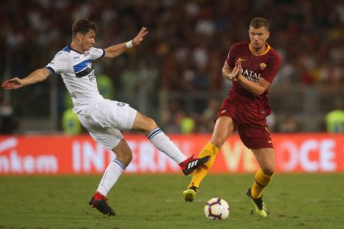 Rome, İtalya - 27 Ağustos 2018: Stadio Olimpico, Roma, İtalya. Serie A:Dzeko A.S. Roma V Atalanta Roma Stadio Olimpico İtalyan Serie A maçı sırasında eylem
