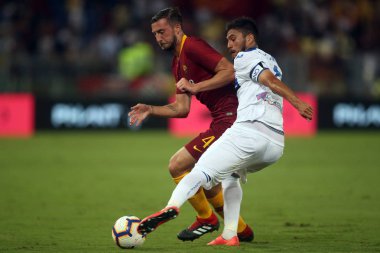 Rome, İtalya - 27 Ağustos 2018: Stadio Olimpico, Roma, İtalya. Serie A: Robin Gosens, eylem sırasında İtalyan Serie A Bryan Cristante A.S. Roma V Atalanta Roma Stadio Olimpico arasında eşleme