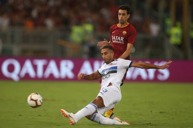 Rome, İtalya - 27 Ağustos 2018: Stadio Olimpico, Roma, İtalya. Serie A: A.S. Roma V Atalanta Roma Stadio Olimpico arasında Javier Pastore, Ali Adnan eylem sırasında İtalyan Serie A eşleme