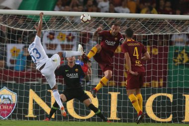 Rome, İtalya - 27 Ağustos 2018: Stadio Olimpico, Roma, İtalya. Serie A: Ali Adnan, Daniele De Rossi İtalyan Serie A sırasında eylem A.S. Roma V Atalanta Roma Stadio Olimpico arasında eşleme