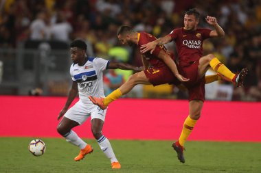 Rome, İtalya - 27 Ağustos 2018: Stadio Olimpico, Roma, İtalya. Serie A: Duvan Zapata, Bryan Cristante, eylem sırasında İtalyan Serie A Manolas A.S. Roma V Atalanta Roma Stadio Olimpico arasında eşleme