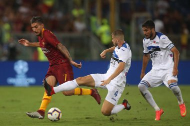 Rome, İtalya - 27 Ağustos 2018: Stadio Olimpico, Roma, İtalya. Serie A:Lorenzo Pellegrini, Luca Valzania A.S. Roma V Atalanta Roma Stadio Olimpico İtalyan Serie A maçı sırasında eylem