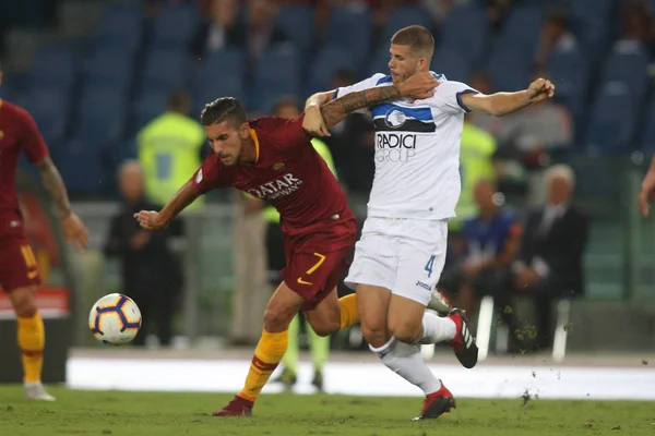 Rome, İtalya - 27 Ağustos 2018: Stadio Olimpico, Roma, İtalya. Serie A: A.S. Roma V Atalanta Roma Stadio Olimpico arasında Luca Valzania, Lorenzo Pellegrini eylem sırasında İtalyan Serie A eşleme
