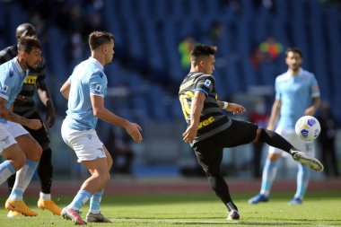 Roma, İtalya - 04 / 10 / 2020: Lautaro Martinez (Inter) İtalyan Serisi A Ligi 20 / 21 futbol karşılaşmasında SS Lazio ile FC Inter arasında Roma Olimpiyat Stadyumu 'nda oynanan karşılaşmada