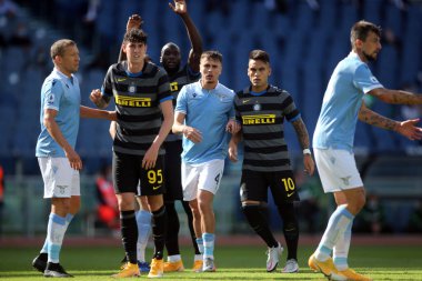 Roma, İtalya - 04 / 10 / 2020: A.Bastoni (Inter), R.Lukaku (Inter) İtalyan Serisi A Ligi 20 / 21 futbol karşılaşmasında SS Lazio ile FC Inter arasında Roma Olimpiyat Stadyumu 'nda oynanan karşılaşmada
